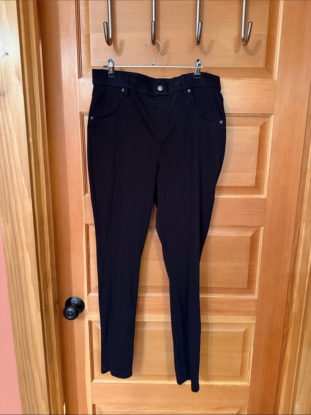HUE Black Skinny Ponte Pants